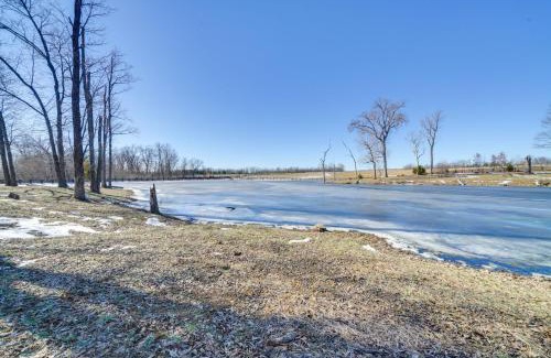 La Grange Casa | Porch and Pond Views La Grange Cabin Retreat!