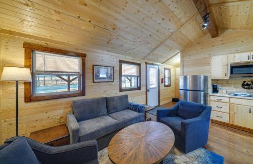 La Grange Casa | Porch and Pond Views La Grange Cabin Retreat!