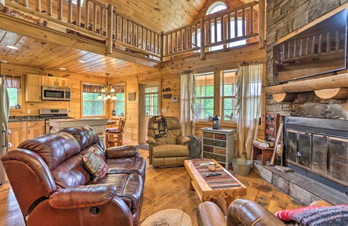 Blakely Cabina | Porch, Fire Pit + Valley Views: Blakely Cabin!