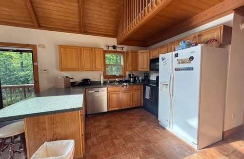 Alpine Lake Apartamento | Porch Paradise | Walk to Lake | Pet Friendly | Sleeps 13