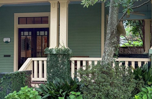 Beauregard Town Historic District Casa | Porch Swing & City Lights! Cozy home near LSU and Downtown