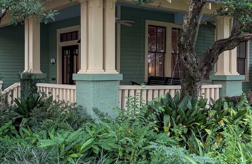Beauregard Town Historic District Casa | Porch Swing & City Lights! Cozy home near LSU and Downtown