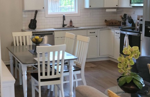 Sumner County Casa | Porchland Cottage -PRACTICALLY NEW HOUSE with Countryside view -pet friendly