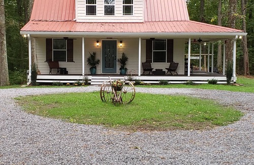 Sumner County Casa | Porchland Cottage -PRACTICALLY NEW HOUSE with Countryside view -pet friendly