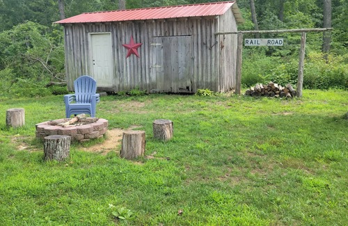 Sumner County Casa | Porchland Cottage -PRACTICALLY NEW HOUSE with Countryside view -pet friendly