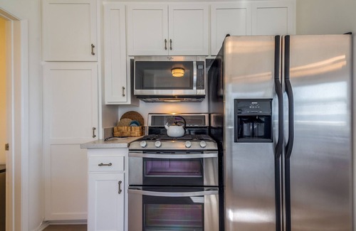 Eastern Malibu Apartamento | Porpoise - Beachfront Penthouse on Dry Sandy Carbon Beach