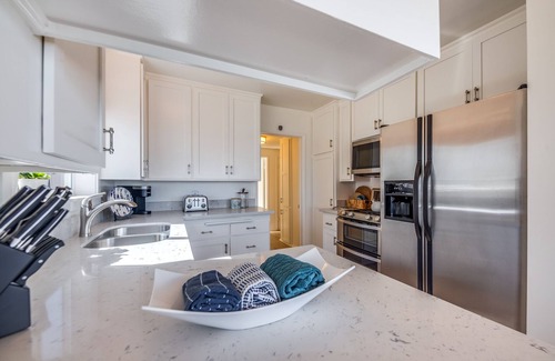 Eastern Malibu Apartamento | Porpoise - Beachfront Penthouse on Dry Sandy Carbon Beach