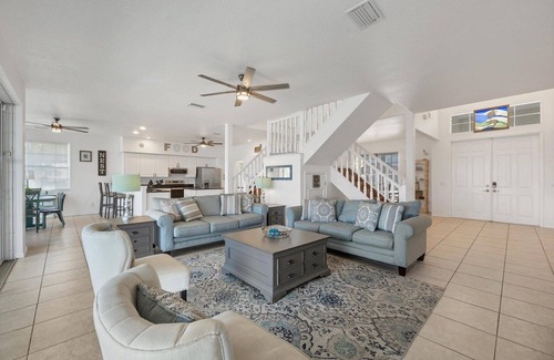 Port Charlotte Casa | Port Charlotte 4 Bedroom Pool Vacation Home on Canal
