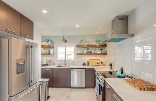 Port Clinton Casa | Port Clinton Home w/ Lake View - Walk to Beach!