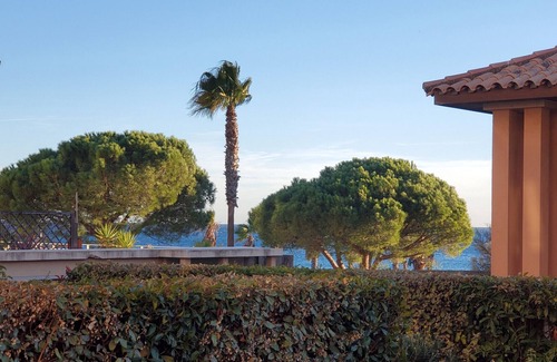 Frejus Port Apartamento | Port-Fréjus, Cap Hermès, 2/3 habitaciones de 50 m2, WIFI,6 camas, piscina, aire acondicionado, aparcamiento, acceso directo a la playa, gran terraza de 50 m2 para una agradable estancia al sol, relajación y ocio.