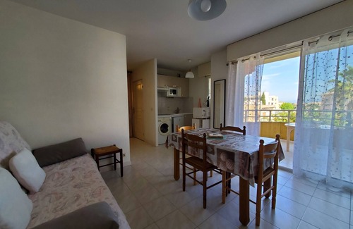 Frejus Port Apartamento | Estudio Port FREJUS con área de dormir de 30 m2 para 2 adultos 2 niños con balcón tranquilo en el lado del jardín