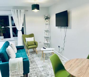 Dover Apartamento | Port of Dover Apartments, quiet location with Castle Views and off road parking