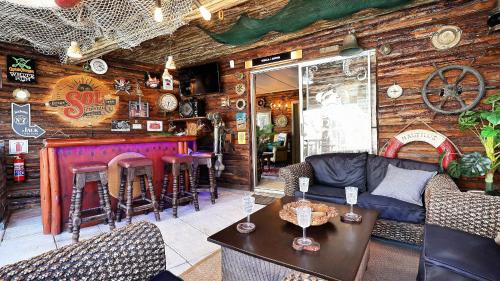 Shelly Beach Casa | Port Royale Beach Cottage