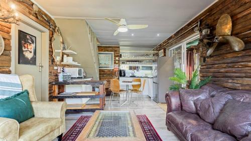 Shelly Beach Casa | Port Royale Beach Cottage