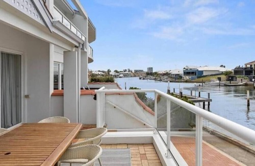 Halls Head Casa | Port Sails Escape -Water front Townhouse