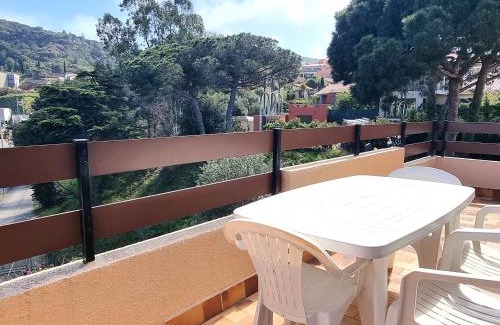Port-Vendres Apartamento | Port-Vendres : T2 calme avec parking, grande terrasse ensoleillée et proche du port - FR-1-309-215