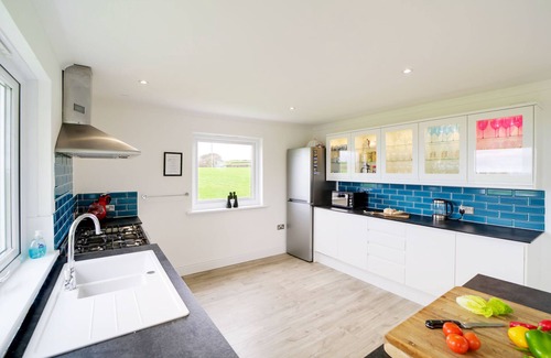Pendoggett Casa | Port View House, Pendoggett - Stunning five bedroom house, sea views, parking