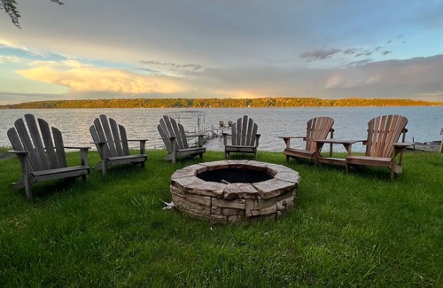 Houghton Cabaña | Portage Lake Cottage - Your Perfect Lakefront Retreat in Michigan's UP!