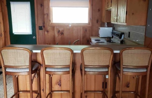 Portage Lake Cabaña | Portage Lakefront Cottage