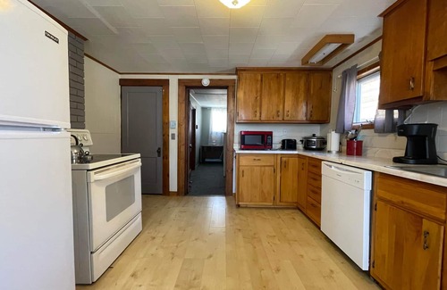 Portage Lake Cabina | Portage Lakeside Cabins, The Cottage