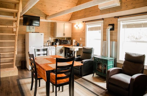 Portage Lake Otro | Portage Lakeside Cabins