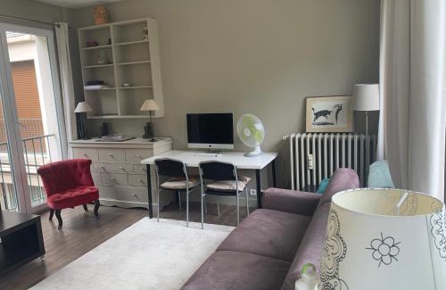 Neuilly-sur-Seine Apartamento | Porte Maillot-Charming and calm studio at Neuilly