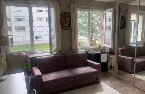 Neuilly-sur-Seine Apartamento | Porte Maillot-Charming and calm studio at Neuilly