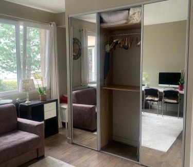 Neuilly-sur-Seine Apartamento | Porte Maillot-Charming and calm studio at Neuilly