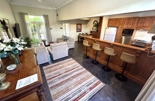 Albury Apartamento | Porters Cottage Grande (two units)