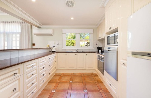 Albury Apartamento | Porters Cottage Grande (two units)