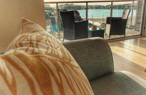 Porth Apartamento | Porth Sands Beachfront Apartment