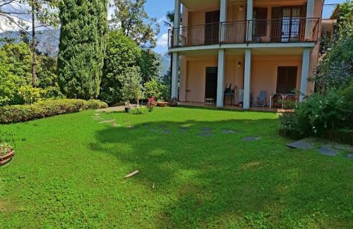 Limonta Apartamento | Portico sul lago