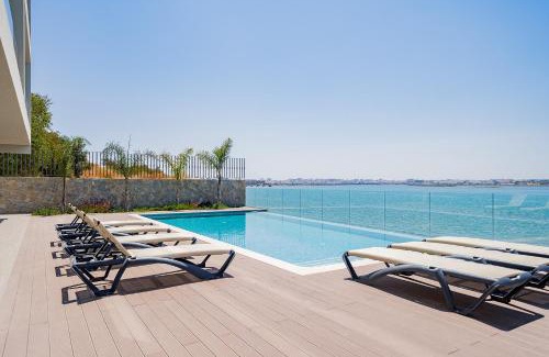 Mexilhoeira da Carregacao Apartamento | Portimão Ocean Breeze With Pool by Homing