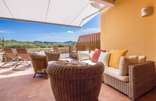 Portisco Apartamento | Portisco Bouganville Seaside Charm Flat W/Veranda