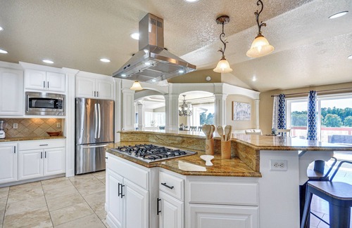 North Plains Casa | Portland Area Group Getaway: Hot Tub & Views!