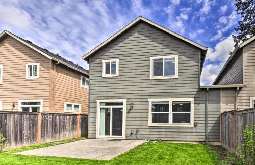 Oak Grove Casa | Portland Home with Private Hot Tub 9 Mi to Downtown