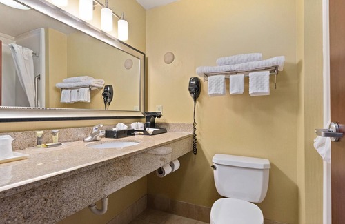 Orlinda Hotel | SureStay Plus Hotel By Best Western Portland Route 52 West