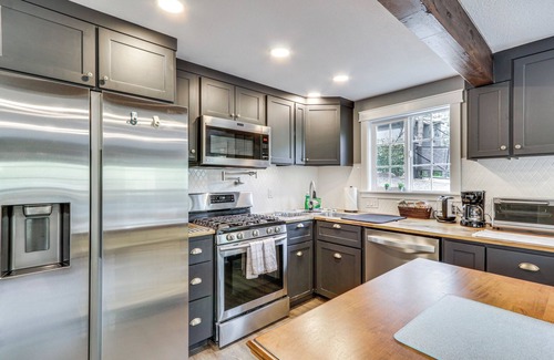 West Portland Park Casa | Portland Vacation Rental Near Parks & Downtown!