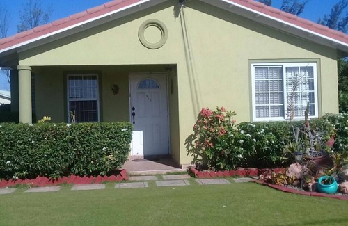Caribbean Estates Cabina | Portmore Country Club Elegancia