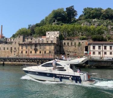 Campanha Alquiler De Eote | Porto Private Yacht- Accommodation Douro River