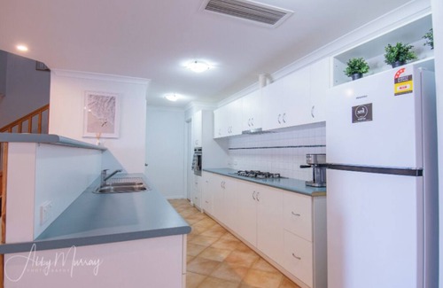 Geographe Casa | Portside Paradise –Marina-Front Retreat with Views