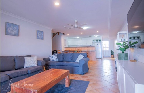 Geographe Casa | Portside Paradise –Marina-Front Retreat with Views