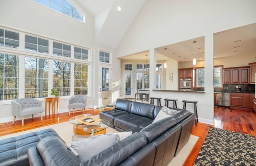 Bracey Casa | Portside Villa Luxury Rental on Lake Gaston