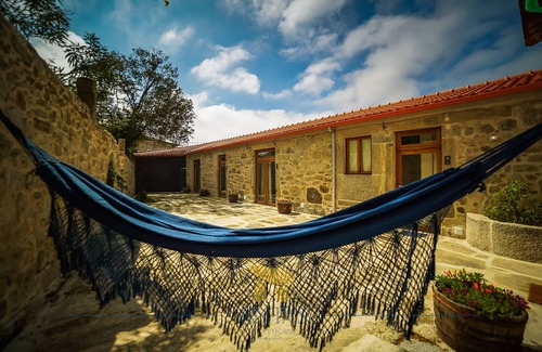Belinho Casa | Portuguese villa, with garden and swimming pool, close to the sea and the river.