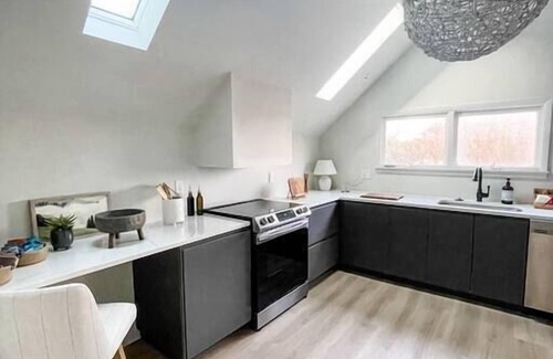 Pittsford Casa | *Posh 2BR in the Heart of the Pittsford Village*