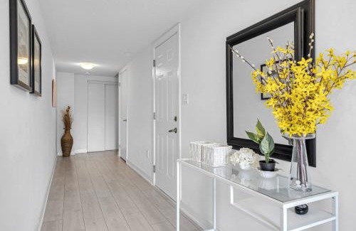 Burlington Casa | Posh 4 Bed Home with Backyard in Great Location