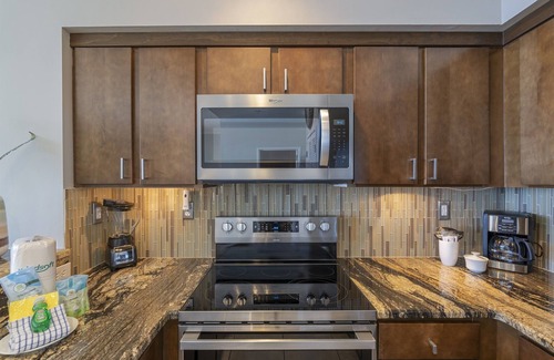 Four Mile Village Condominio | Posh Beachfront Penthouse With Spectacular Gulf Views Tops'l Tides 1507