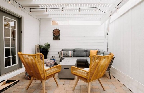 Arts District Casa | POSH, Beautiful 4BR Townhome - Walk to Old Town!