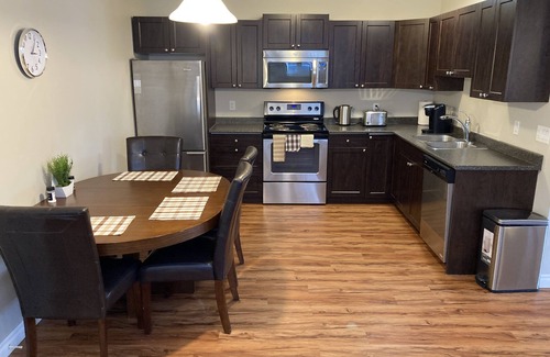 Farmington Apartamento | ❤️ Posh, cozy, bright suite ✔Netflix ✔Full Kitchen