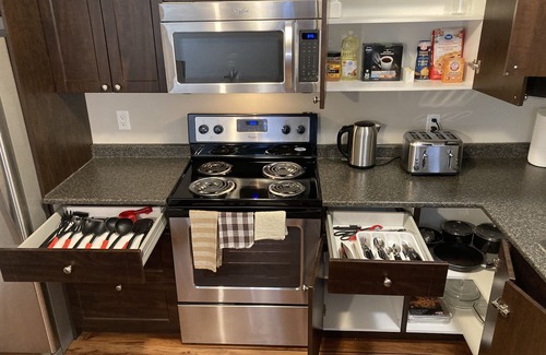 Farmington Apartamento | ❤️ Posh, cozy, bright suite ✔Netflix ✔Full Kitchen